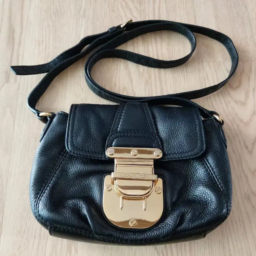 [BUNJANG] Michael Kors Black Leather Crossbody Bag / 마이클 코어스 블랙 가죽 크로스백