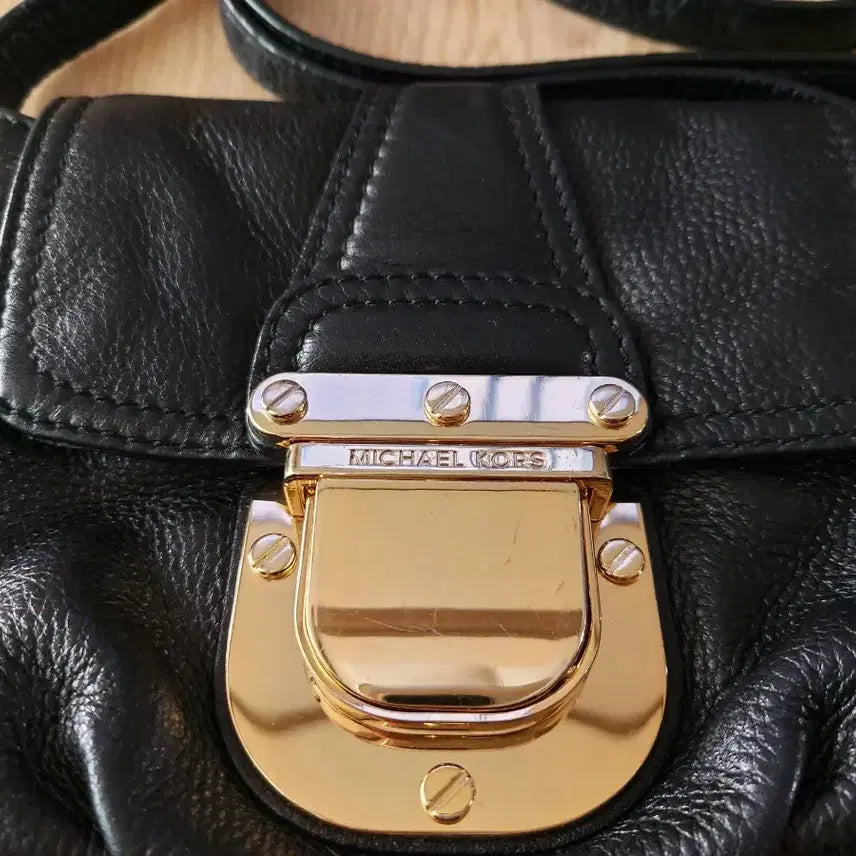 [BUNJANG] Michael Kors Black Leather Crossbody Bag / 마이클 코어스 블랙 가죽 크로스백