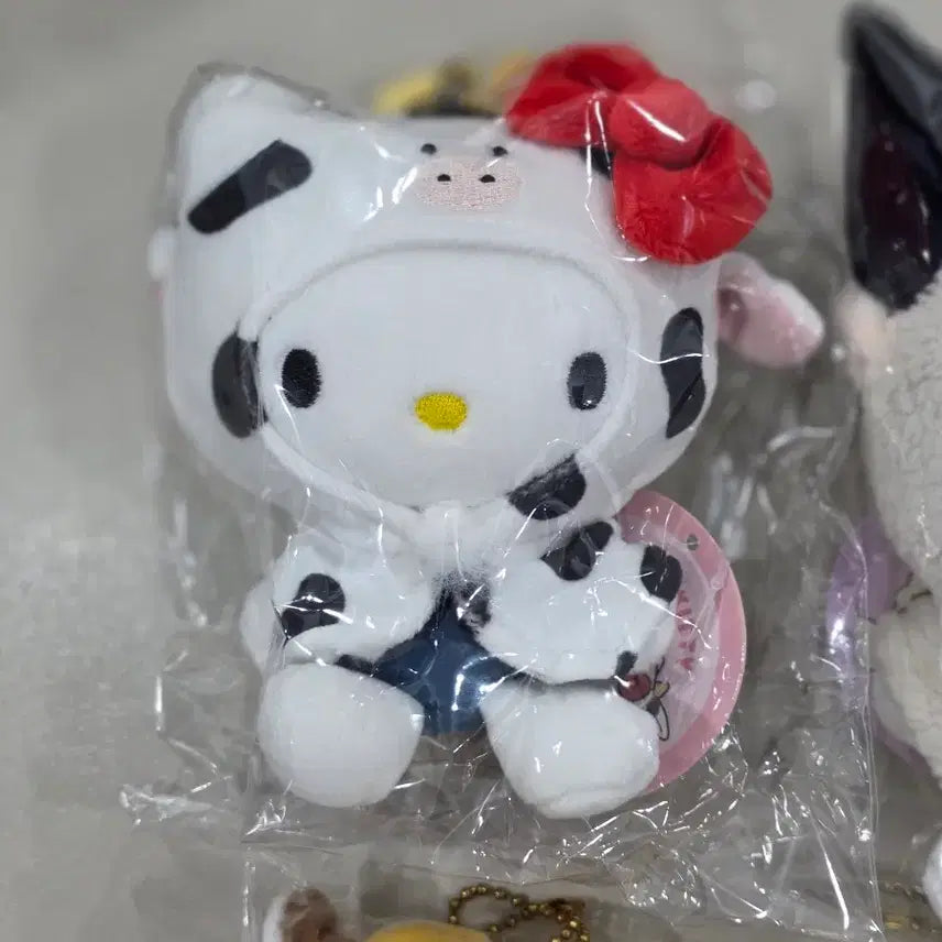 [BUNJANG] Sanrio Mynuvoigurumi Animal Poncho Mascot Holder Doll Keychain Kitty Kuromi / 산리오 무뉴구루미 애니멀 판초 마스코트 홀더 인형 키링 키티 쿠로미