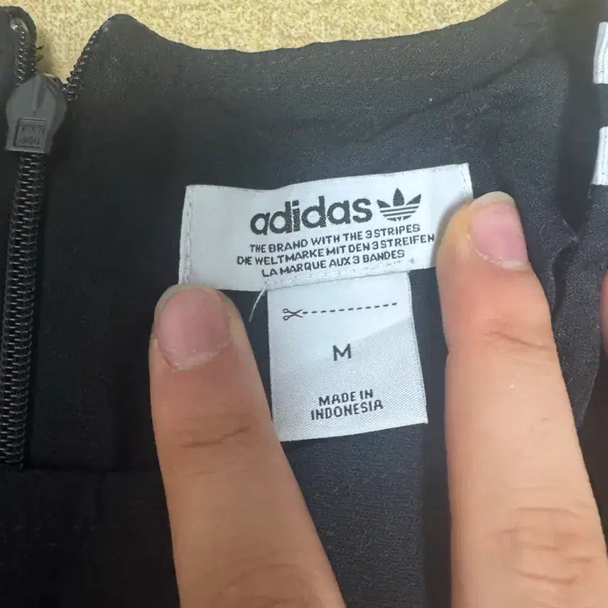 [BUNJANG] Adidas White Line Black Short Sleeve T-Shirt / 아디다스 화이트 라인 블랙 반팔 티셔츠