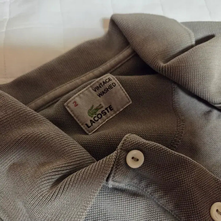 [BUNJANG] Lacoste Vintage Washed Khaki Olive Polo Shirt (Size 90/M) / 라코스테 카라티 2 (90) 빈티지 워싱 카키 올리브