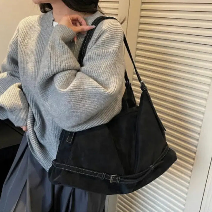 [SOLD OUT] (새상품) 모던한 스웨이드 숄더백
