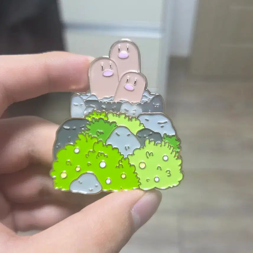 [BUNJANG] Isaac Toast x Pokemon Dugtrio Badge / 이삭토스트 포켓몬 뱃지 닥트리오
