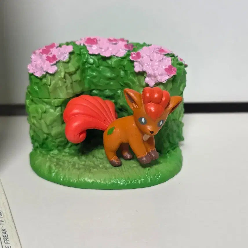 [BUNJANG] Pokemon Desk Top Re-Ment Hide and Seek Ninetales Figure / 포켓몬 데스크탑 리멘트 책상 위의 숨바꼭질 피규어 식스테일