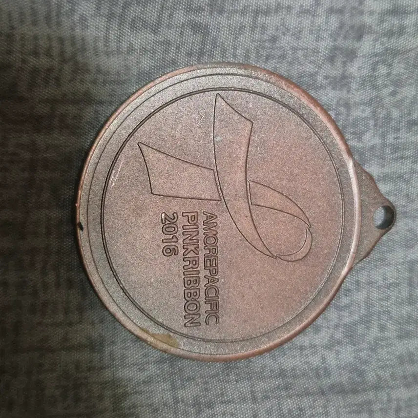 [BUNJANG] Amorepacific Pink Ribbon 2016 Commemorative Medal / 아모레퍼시픽 핑크리본 2016 기념 메달