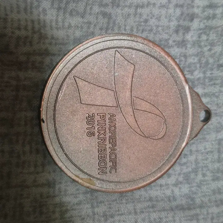[BUNJANG] Amorepacific Pink Ribbon 2016 Commemorative Medal / 아모레퍼시픽 핑크리본 2016 기념 메달