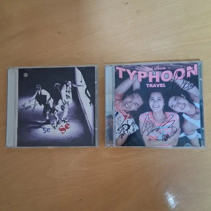 [BUNJANG] Sssswe 1st Album CD &amp; Typoon 2nd Album CD Bundle Set (Rare Autographed Edition) / 희귀 싸인반 2장 일괄 쎄쎄쎄 1집 씨디 / 티이푼 2집 씨디