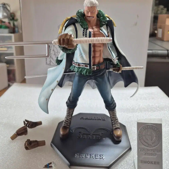 [BUNJANG] One Piece Marine Smoker Resin Statue / 원피스 해군 스모커 레진 피규어