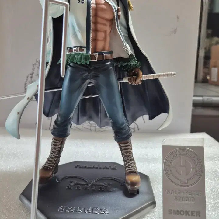 [BUNJANG] One Piece Marine Smoker Resin Statue / 원피스 해군 스모커 레진 피규어