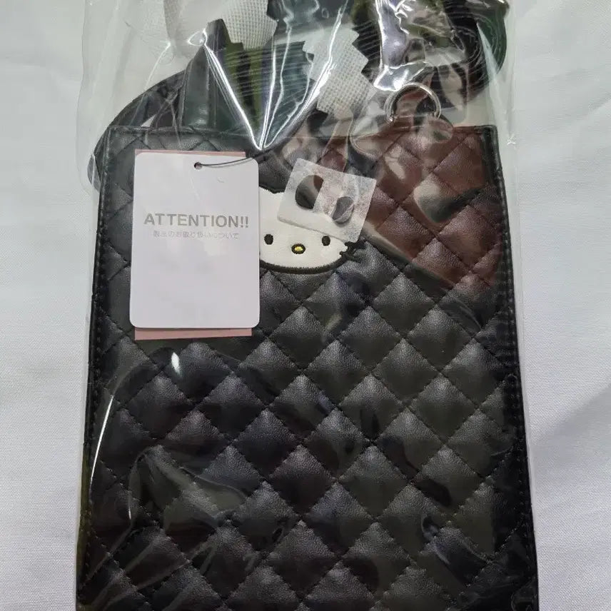 [BUNJANG] Sanrio Lorizfarm Mypresent Quilted Crossbody Bag Black / 산리오 로리즈팜 미퍼센트 퀼팅 크로스백 블랙