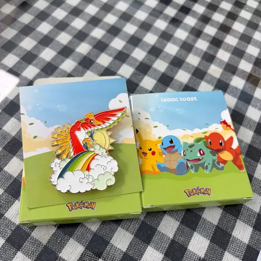 [BUNJANG] Isak Toast &amp; Pokemon "Lugia" Badge Set / 이삭토스트 포켓몬 뱃지 칠색조 2개랑 교환