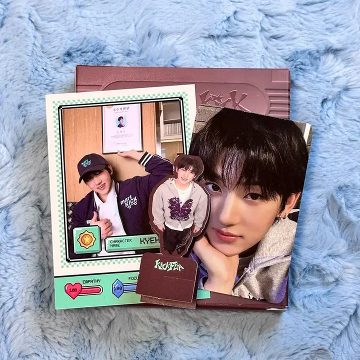 [BUNJANG] KICKFLIP Photocard Album Full Set + Special Photocards / 킥플립 포카앨범 풀셋 + 뀨, 무테안경, 하트풍선 특전 포카