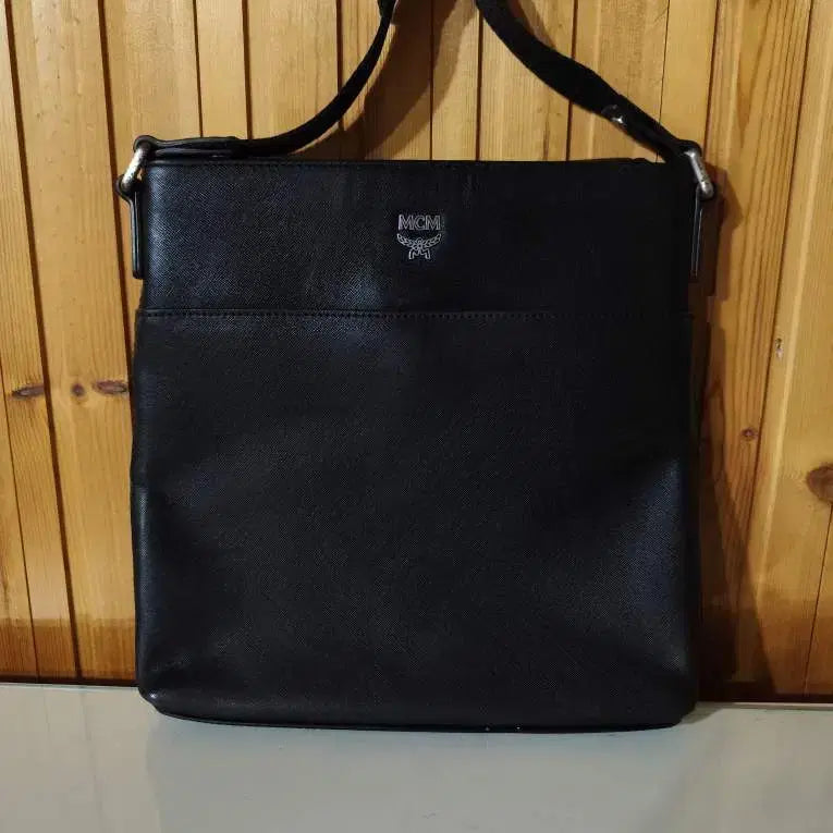 [BUNJANG] MCM Black Saffiano Leather Crossbody Bag / MCM 블랙 사피아노 가죽 크로스백