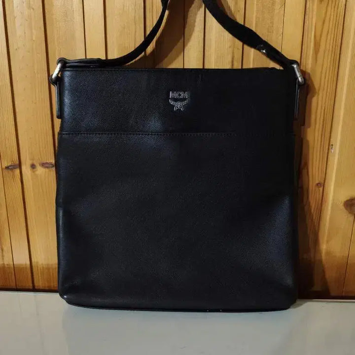 [BUNJANG] MCM Black Saffiano Leather Crossbody Bag / MCM 블랙 사피아노 가죽 크로스백
