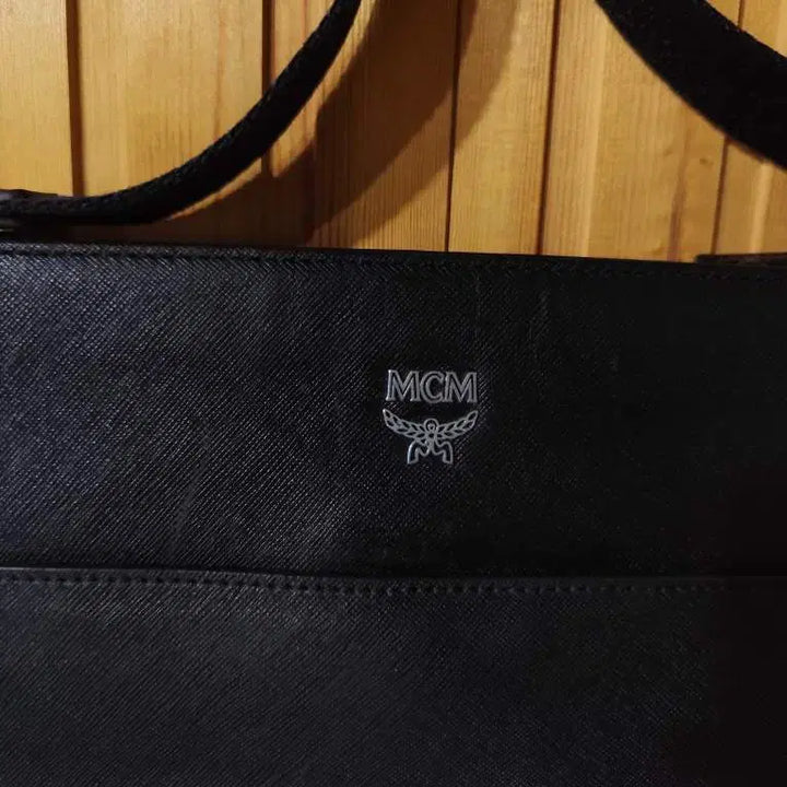 [BUNJANG] MCM Black Saffiano Leather Crossbody Bag / MCM 블랙 사피아노 가죽 크로스백