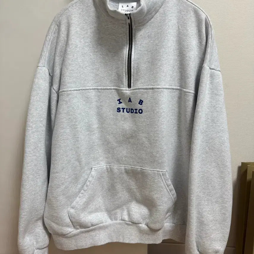 [SOLD OUT] 아이앱 스튜디오 하프집업 맨투맨 L 정품 초판