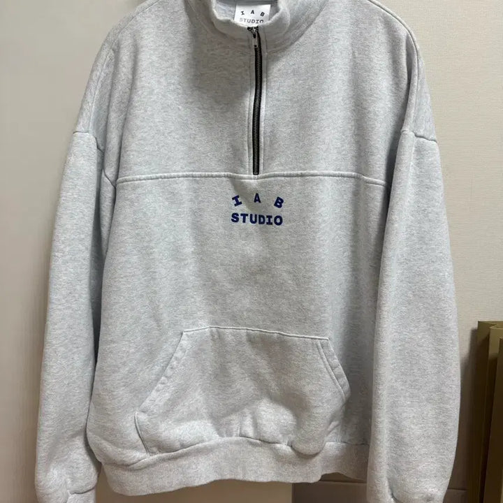 [SOLD OUT] 아이앱 스튜디오 하프집업 맨투맨 L 정품 초판
