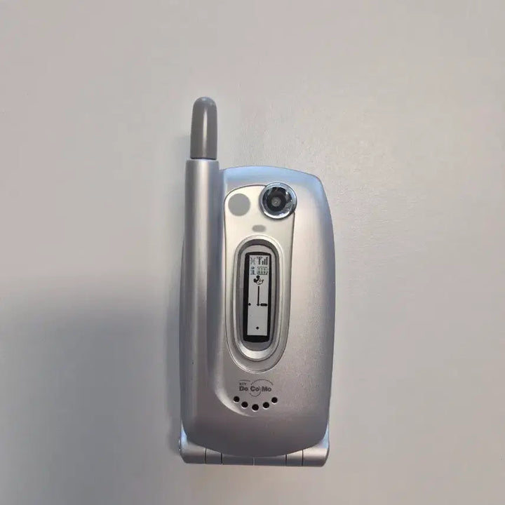 [BUNJANG] Disney Mickey Docomo Y2K Mock-up Phone / 디즈니 미키 일본 고전 y2k 도코모 일본 핸드폰 모형폰 목업폰