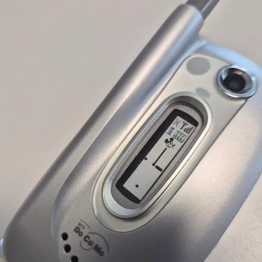 [BUNJANG] Disney Mickey Docomo Y2K Mock-up Phone / 디즈니 미키 일본 고전 y2k 도코모 일본 핸드폰 모형폰 목업폰