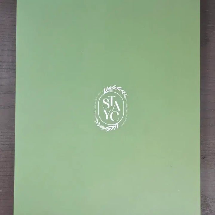 [BUNJANG] STAYC London Stay Photobook / 스테이씨 런던스테이 포토북 판매해요! 수민시은아이사 세은윤재이