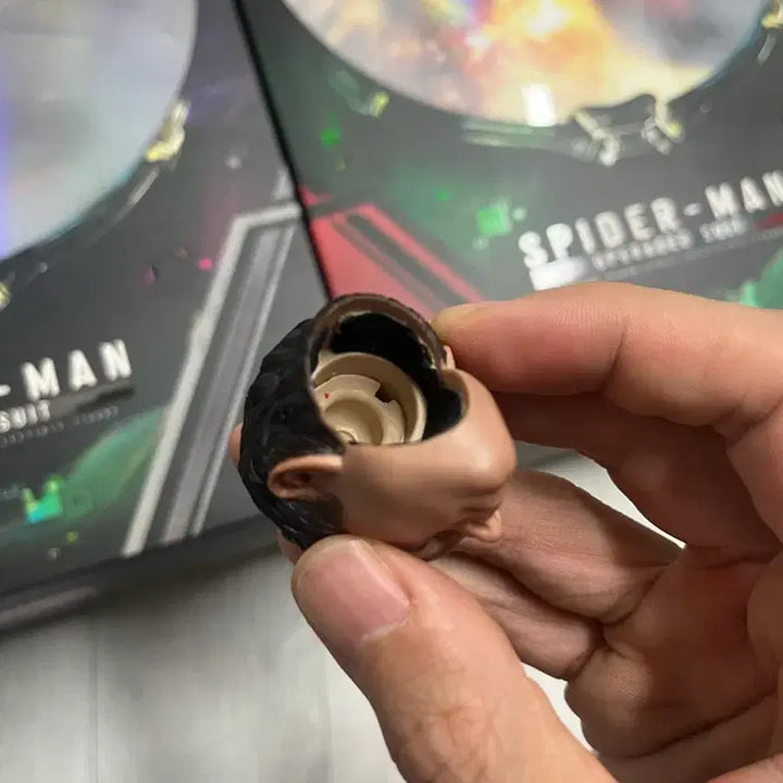 [BUNJANG] Hot Toys Spider-Man: Far From Home Stealth Suit Diorama Display Set / [핫토이] 스파이더맨 파프롬홈 라인 판매합니다