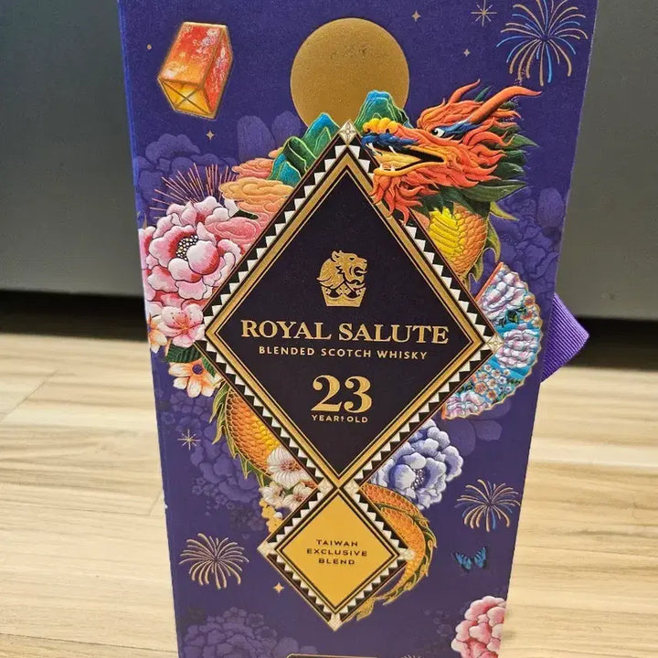 [BUNJANG] Royal Salute 23 Year Old Taiwan Exclusive Blend Special Edition Empty Bottle / 로얄살루트 23년산 대만 익스클루시브 블렌드 스페셜 에디션 공병입니다.