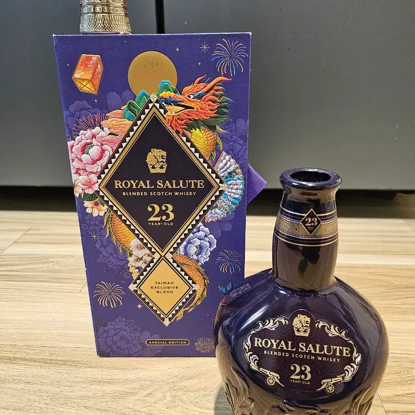 [BUNJANG] Royal Salute 23 Year Old Taiwan Exclusive Blend Special Edition Empty Bottle / 로얄살루트 23년산 대만 익스클루시브 블렌드 스페셜 에디션 공병입니다.