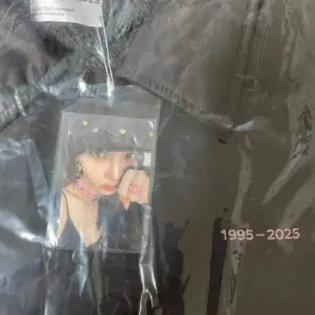 [BUNJANG] Aespa Karina SMCON 2025 Coach Jacket Photocard Sealed / 에스파 카리나 슴콘 2025 코치 자켓 포카 포토카드 미개봉 새상품