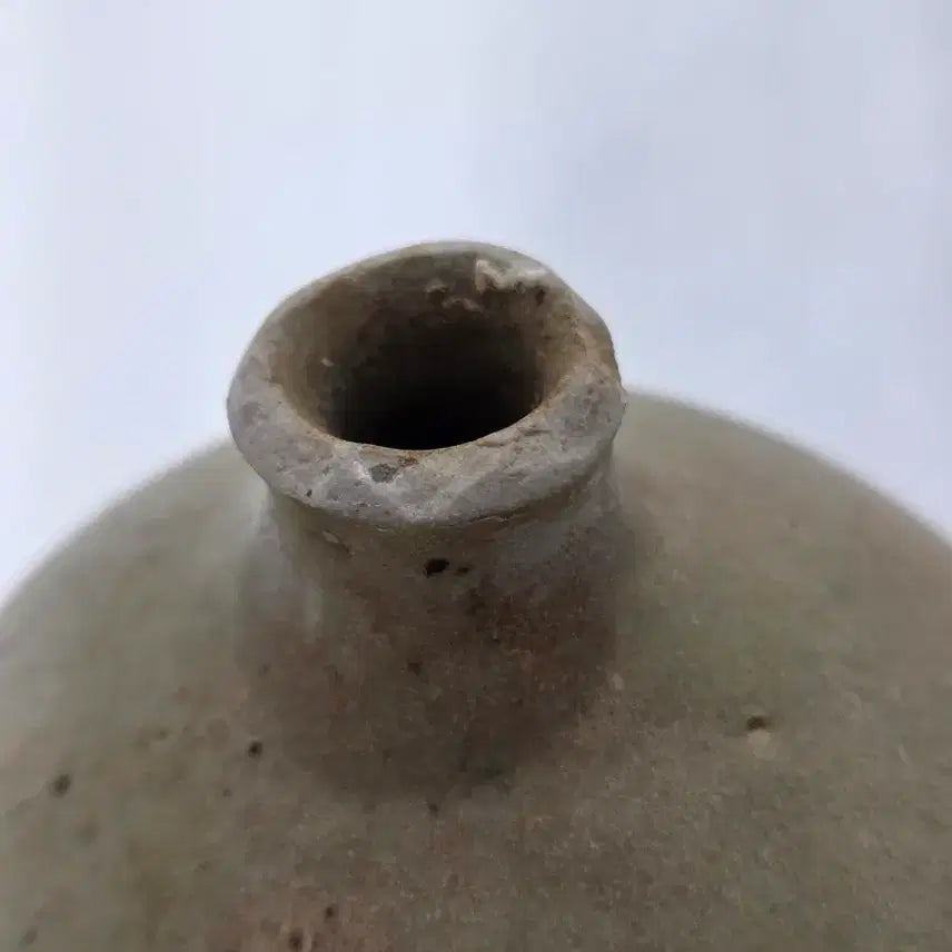 [BUNJANG] Celadon Porcelain Vase with Antique Charm / 청자유병