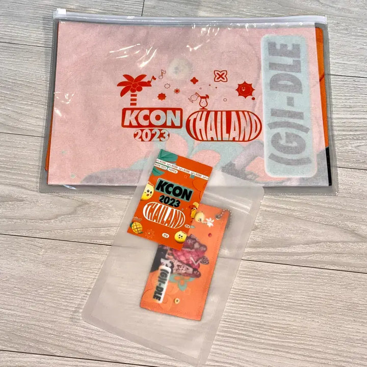 [BUNJANG] (G)I-DLE KCON 2023 Slogan + Keyring Set / 아이들 KCON 2023 슬로건 + 키링 세트
