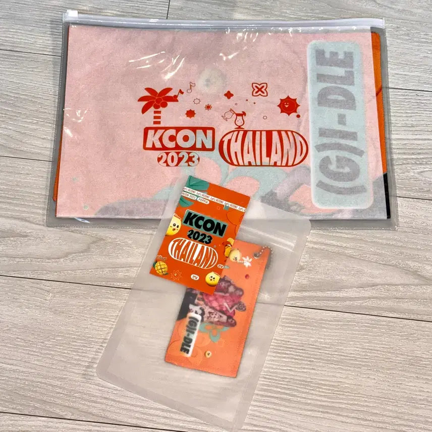 [BUNJANG] (G)I-DLE KCON 2023 Slogan &amp; Keyring Set / 아이들 KCON 2023 슬로건 + 키링 세트