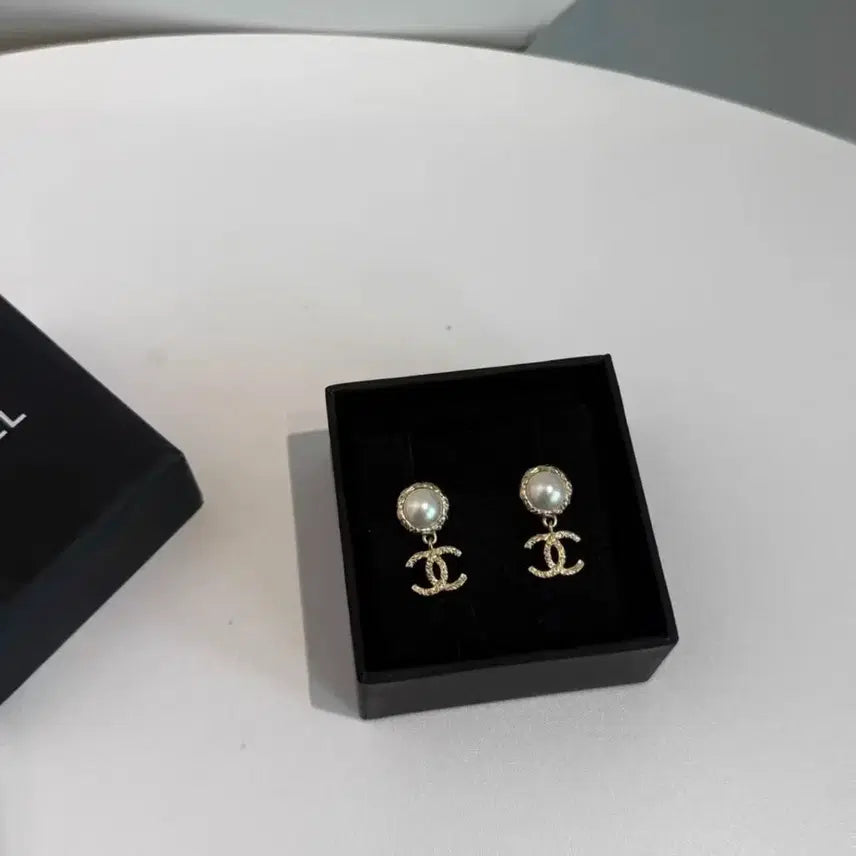 [BUNJANG] Chanel Pearl CC Logo Earrings / 샤넬 귀걸이 펄 CC 로고