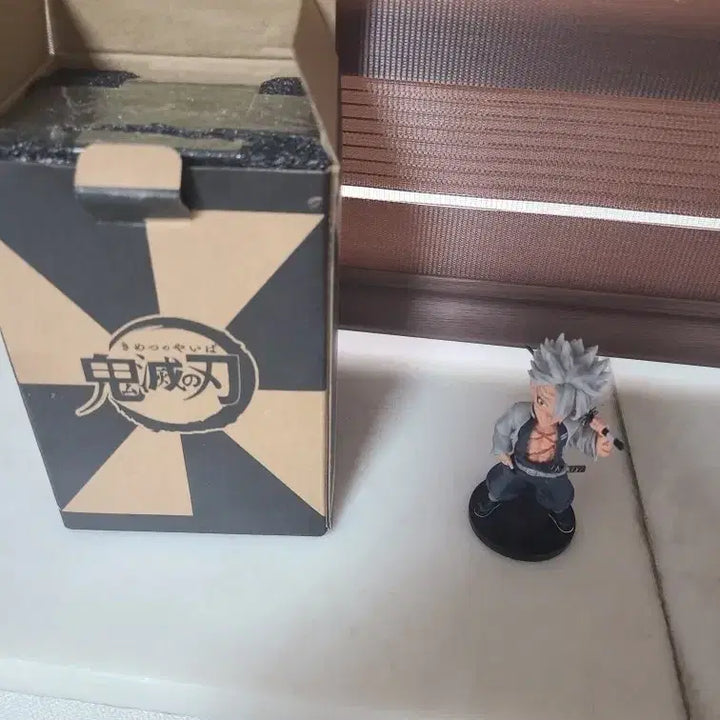 [BUNJANG] Demon Slayer Sanemi Shinazugawa Resin World Collectable Figure / 소왕자 사네미 레진 월콜