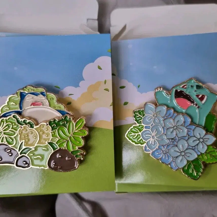[BUNJANG] Pokemon Bulbasaur &amp; Snorlax Isaac Toast Collaboration Pin Set / (판매) 이상해씨, 잠만보 이삭토스트 포켓몬 뱃지