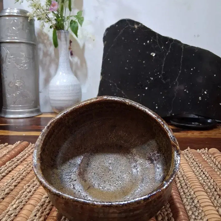 [BUNJANG] Hweryeongyu Asymmetrical Tea Bowl / 회령유 비대칭 다완