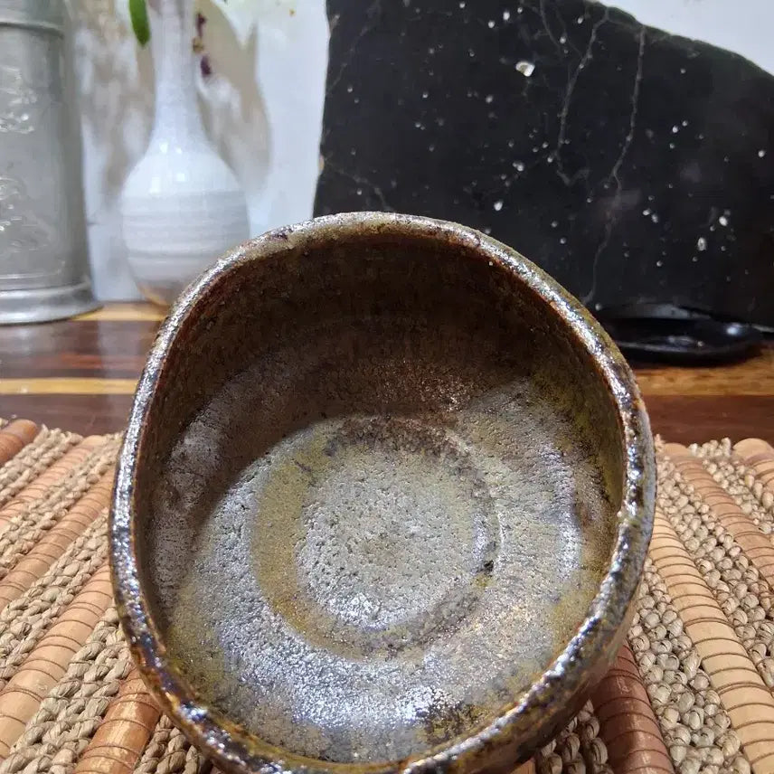[BUNJANG] Hweryeongyu Asymmetrical Tea Bowl / 회령유 비대칭 다완