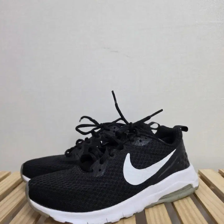 [BUNJANG] Nike Air Max Motion Sneakers (Black, 235mm) / 235나이키 에어맥스 모션  -1068