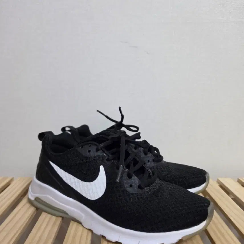 [BUNJANG] Nike Air Max Motion Sneakers (Black, 235mm) / 235나이키 에어맥스 모션  -1068