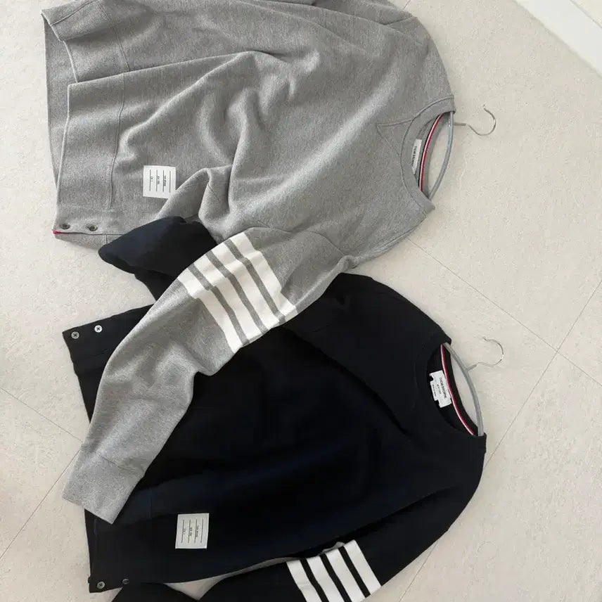 [BUNJANG] Thom Browne Sweatshirt Grey/Navy (Set of 2) / 톰브라운 맨투맨 그레이/네이비 2개