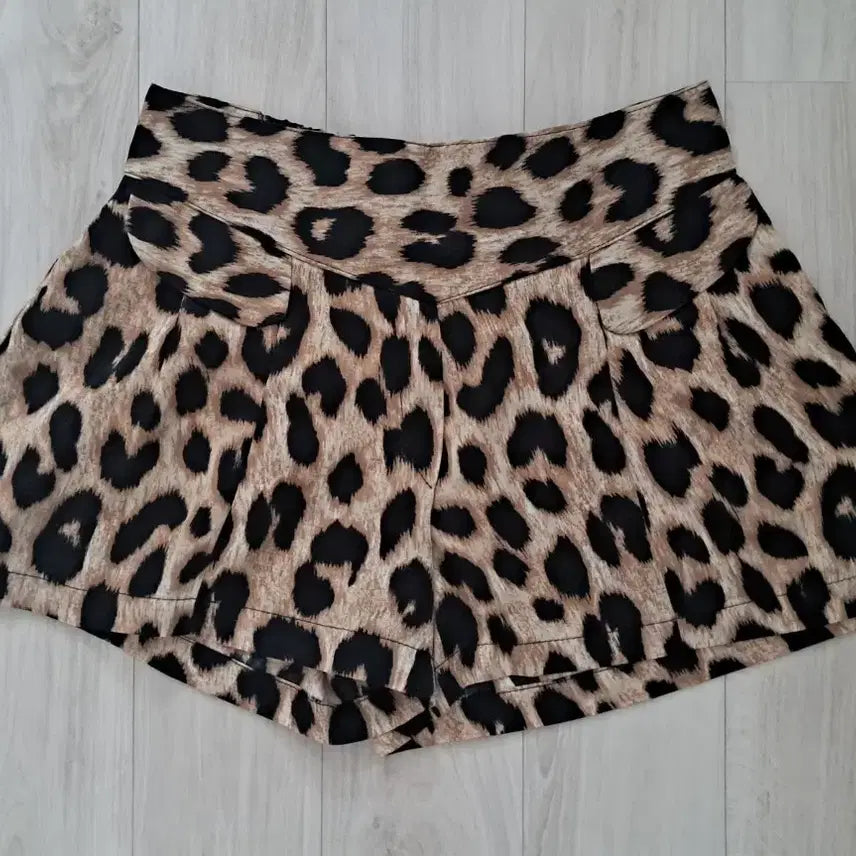 [BUNJANG] Leopard Print Culottes Shorts with Elastic Waistband / 레오파드 호피무늬 허리밴딩 큐롯팬츠/숏팬츠/짧은 치마바지(새 제품)
