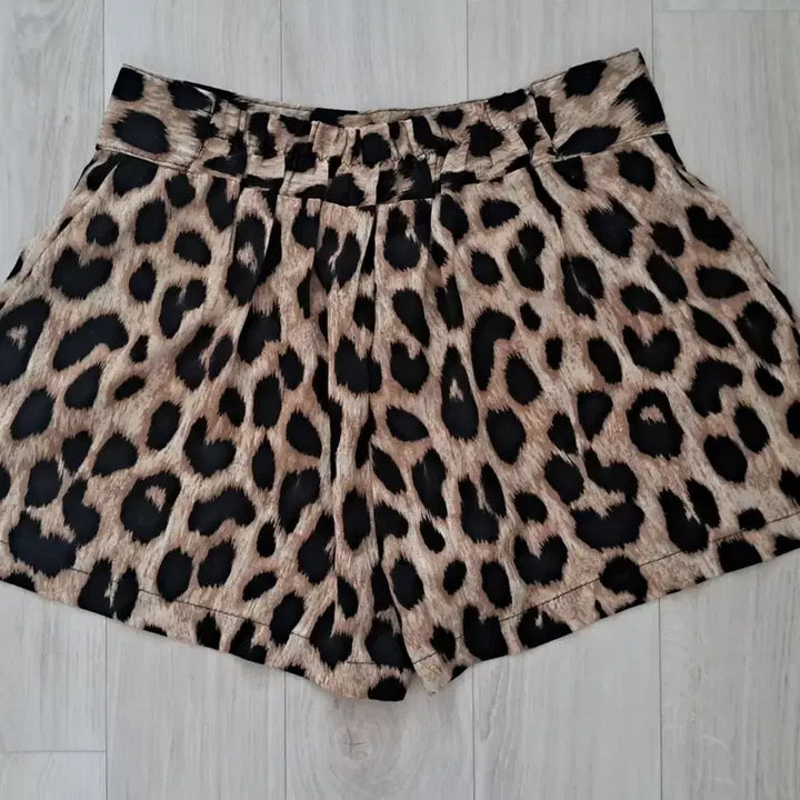 [BUNJANG] Leopard Print Culottes Shorts with Elastic Waistband / 레오파드 호피무늬 허리밴딩 큐롯팬츠/숏팬츠/짧은 치마바지(새 제품)