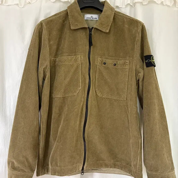 [BUNJANG] Stone Island Organic Cotton Corduroy 800 Overshirt Biscuit / 스톤아일랜드 오가닉 코튼 코듀로이 800 오버셔츠 비스킷