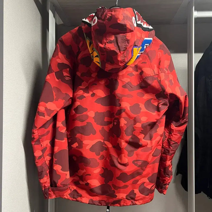 [BUNJANG] BAPE Shark Snowboard Jacket Red / 베이프 샤크 스노우보드 자켓 레드