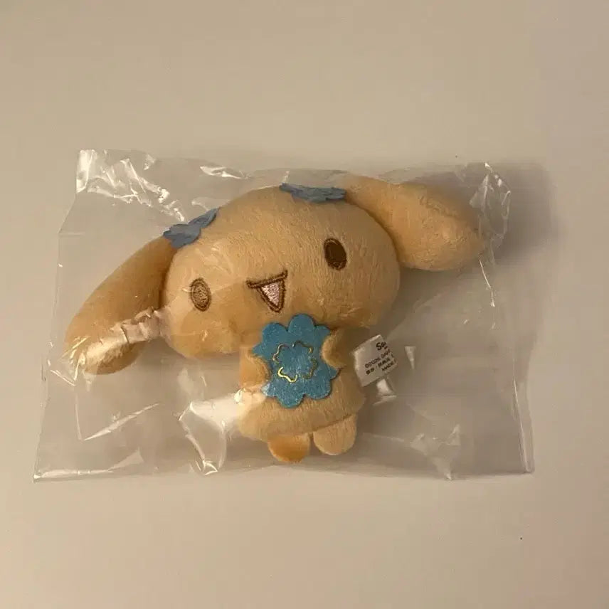 [BUNJANG] Cinnamoroll Mocha Clover Brooch / 시나모롤 모카 클로버 브로치