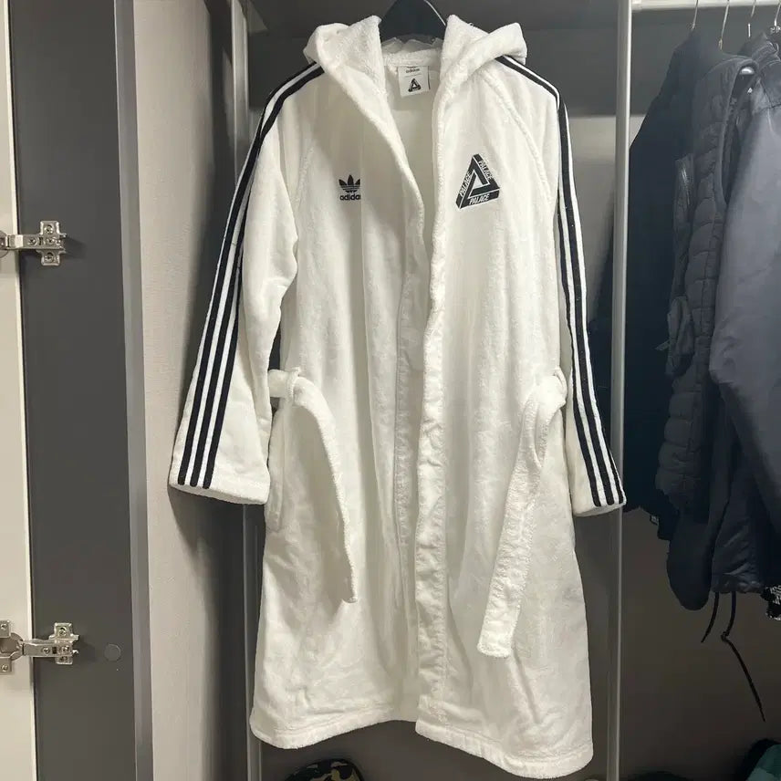 [BUNJANG] Palace Adidas Towel Robe / 팔라스 아디다스 타월 로브