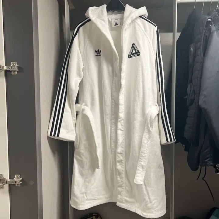 [BUNJANG] Palace Adidas Towel Robe / 팔라스 아디다스 타월 로브