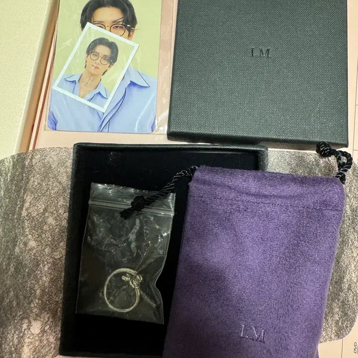 [BUNJANG] MONSTA X 5th Generation 2021 Fan-con IM Changkyun Rose Ring (Photocard + ID Photo Included) / 몬스타엑스 5기 2021 팬콘 아이엠 창균 장미반지(포카+증사 포함)