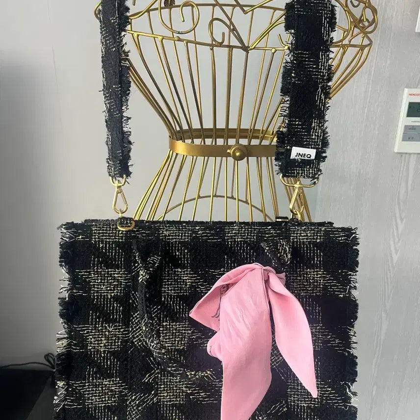 [BUNJANG] JINIESQUE Tweed Black Scarf Tote Bag / 최저가))지니에스크 트위드 블랙 스카프 토트백