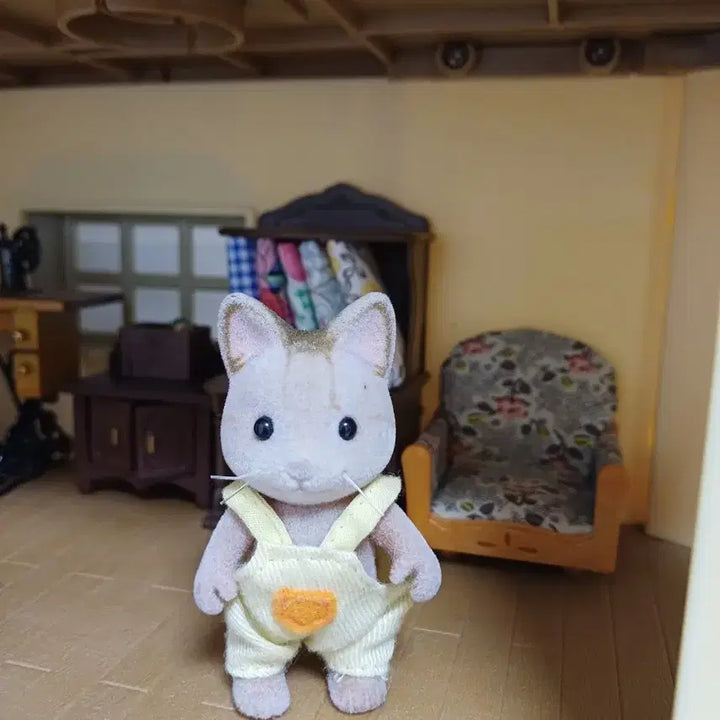 [BUNJANG] Sylvanian Families Old Pincers Cat Boy / 실바니안 올드 집게손 고양이 소년