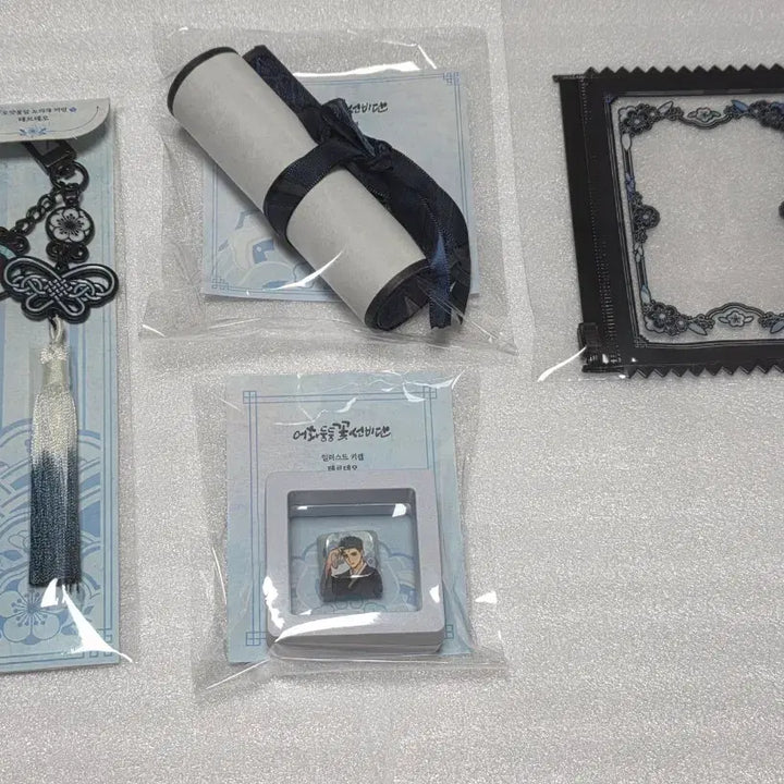 [BUNJANG] Eohwadoongdung Sewoldu Naege Jipchakhanda Terudeo Scroll Rod Keyring Keycap Bundle Set / 어화둥둥 꽃선비단 시월드가 내게 집착한다 테르데오 족자봉 키링 키캡